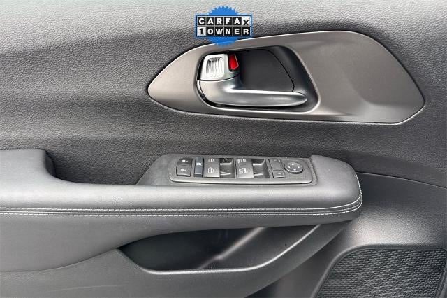 2025 Chrysler Voyager LX