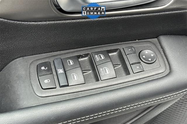 2025 Chrysler Voyager LX