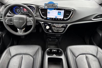 2025 Chrysler Voyager LX