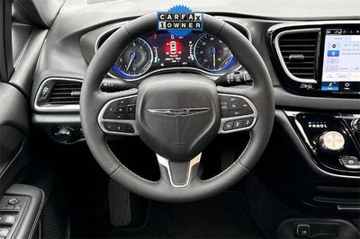 2025 Chrysler Voyager LX