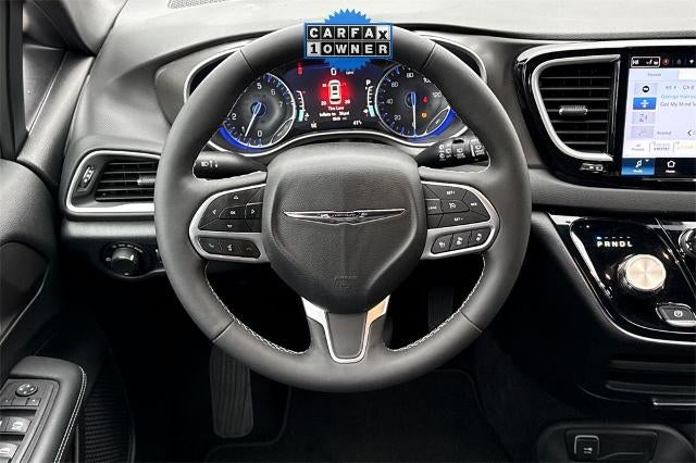 2025 Chrysler Voyager LX