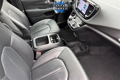 2025 Chrysler Voyager LX