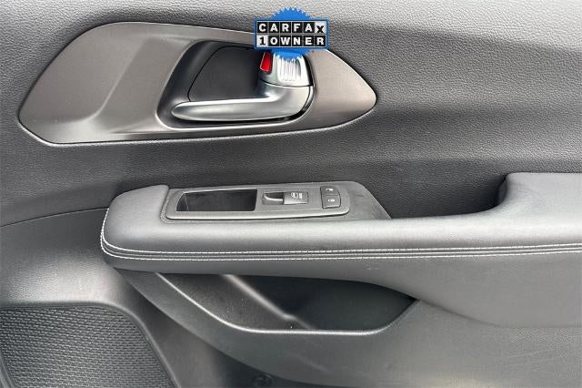 2025 Chrysler Voyager LX