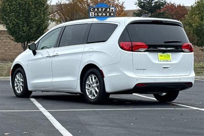 2025 Chrysler Voyager LX