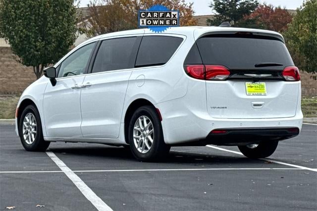 2025 Chrysler Voyager LX