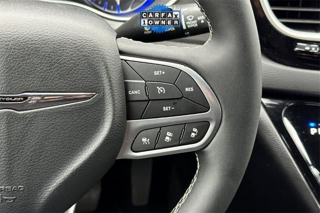 2025 Chrysler Voyager LX