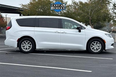 2025 Chrysler Voyager LX