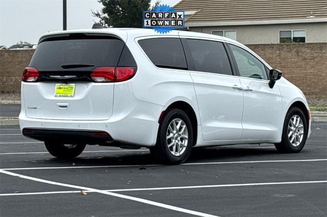2025 Chrysler Voyager LX