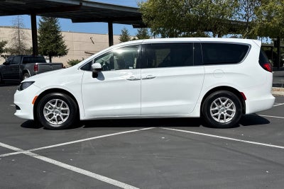 2022 Chrysler Voyager LX