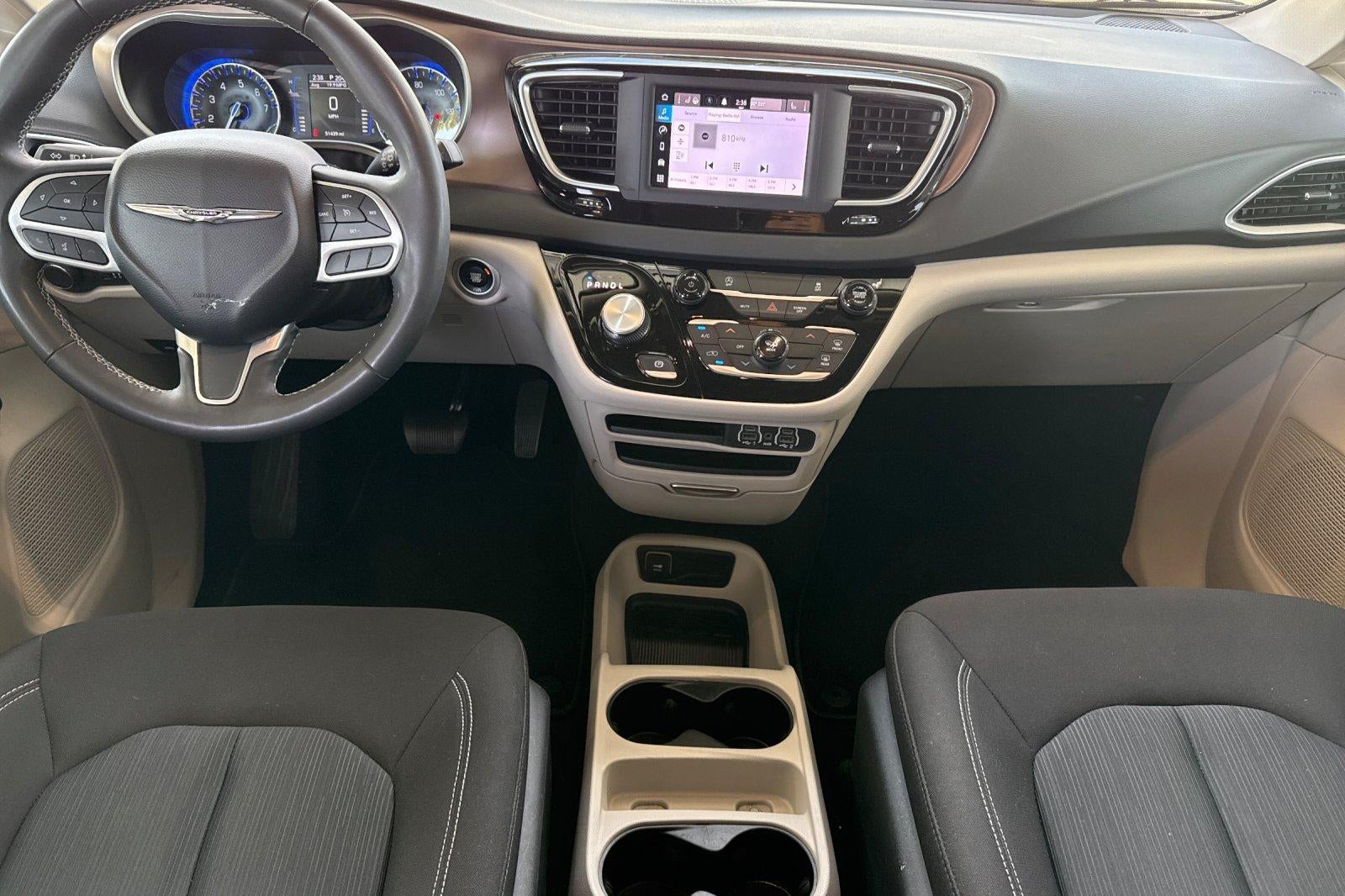 2022 Chrysler Voyager LX