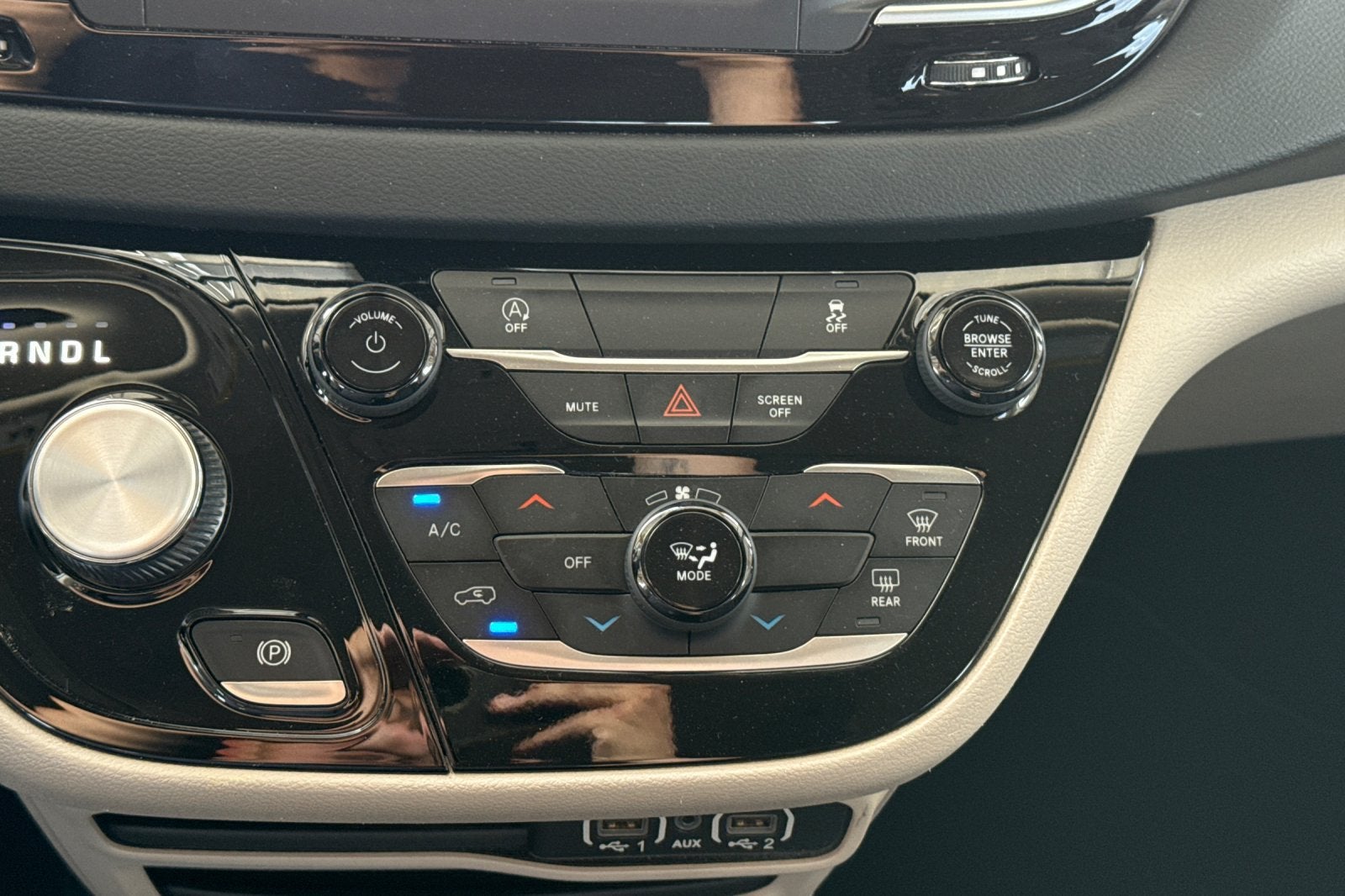 2022 Chrysler Voyager LX