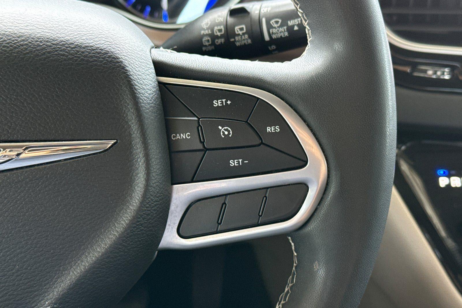 2022 Chrysler Voyager LX