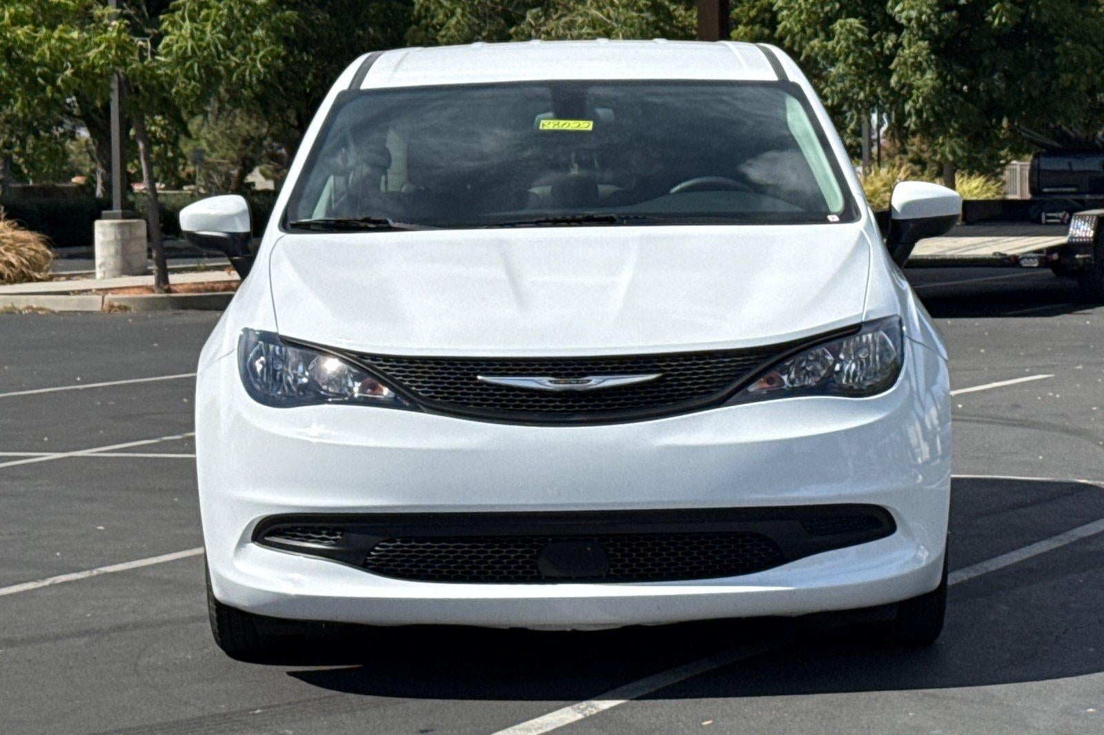 2022 Chrysler Voyager LX