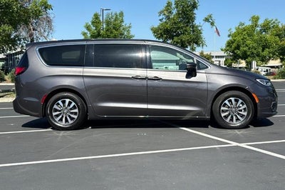 2022 Chrysler Pacifica Hybrid Touring L