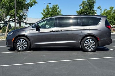 2022 Chrysler Pacifica Hybrid Touring L