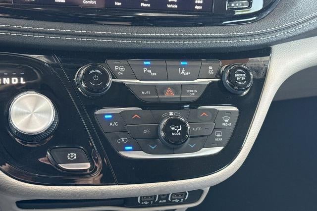 2022 Chrysler Pacifica Hybrid Touring L