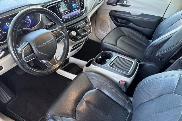 2022 Chrysler Pacifica Hybrid Touring L