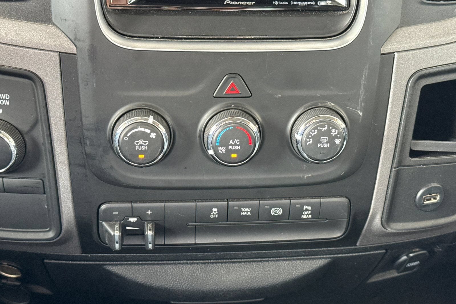 2017 RAM 2500 Tradesman Crew Cab 4x4 6'4" Box