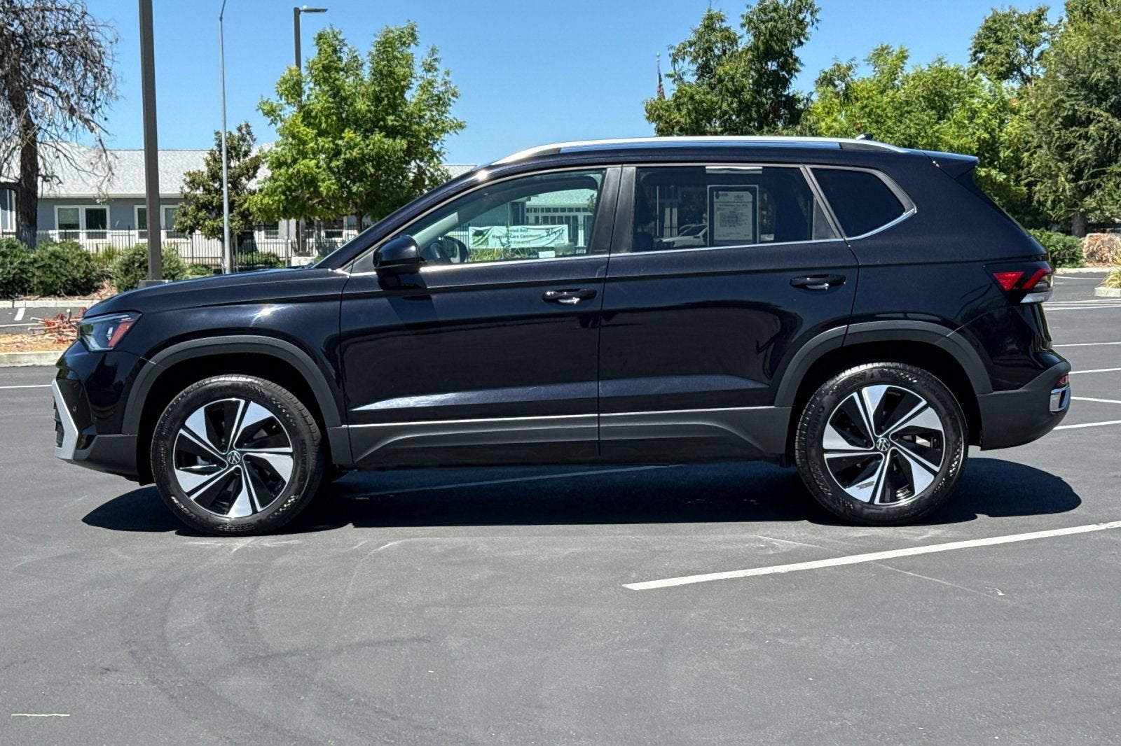 2025 Volkswagen Taos SE