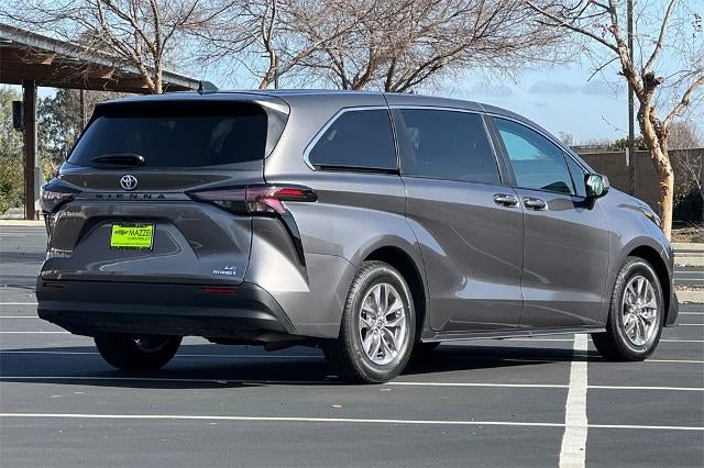 2024 Toyota Sienna LE