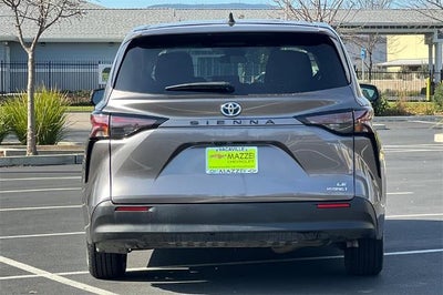 2024 Toyota Sienna LE