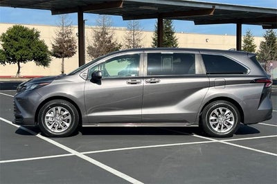 2024 Toyota Sienna LE