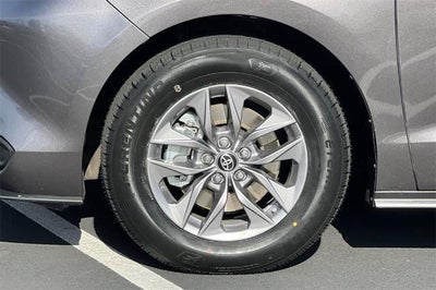 2024 Toyota Sienna LE