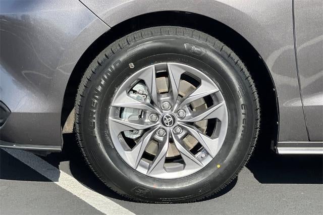 2024 Toyota Sienna LE