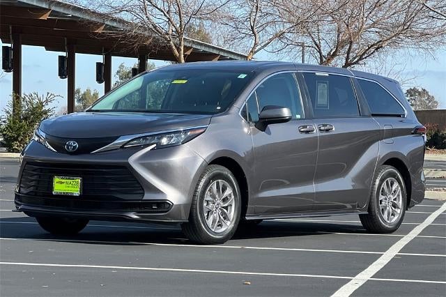 2024 Toyota Sienna LE