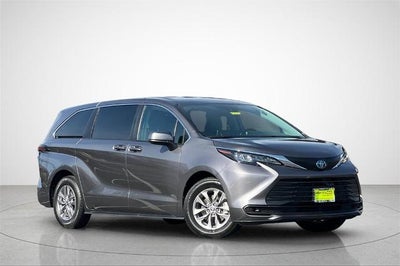 2024 Toyota Sienna LE