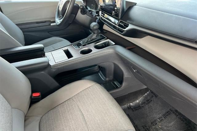 2024 Toyota Sienna LE