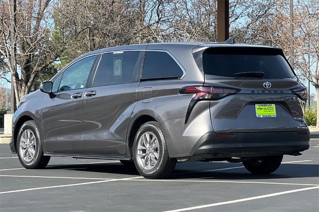 2024 Toyota Sienna LE
