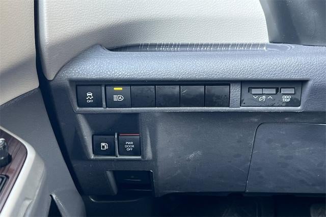 2024 Toyota Sienna LE