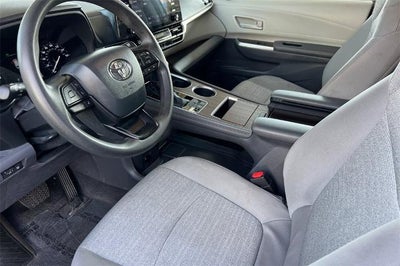 2024 Toyota Sienna LE