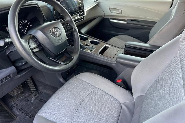 2024 Toyota Sienna LE