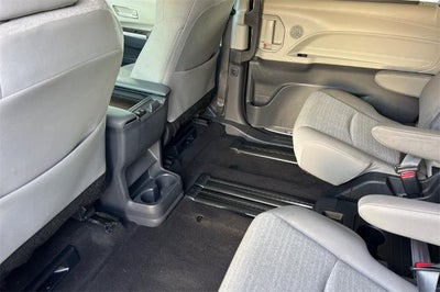 2024 Toyota Sienna LE