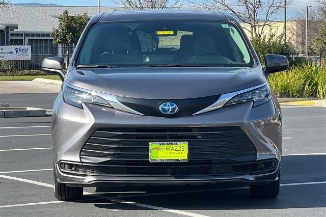 2024 Toyota Sienna LE