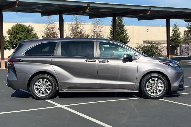 2024 Toyota Sienna LE