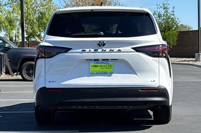 2025 Toyota Sienna LE