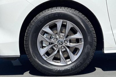 2025 Toyota Sienna LE