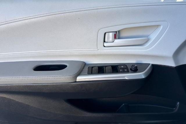 2025 Toyota Sienna LE