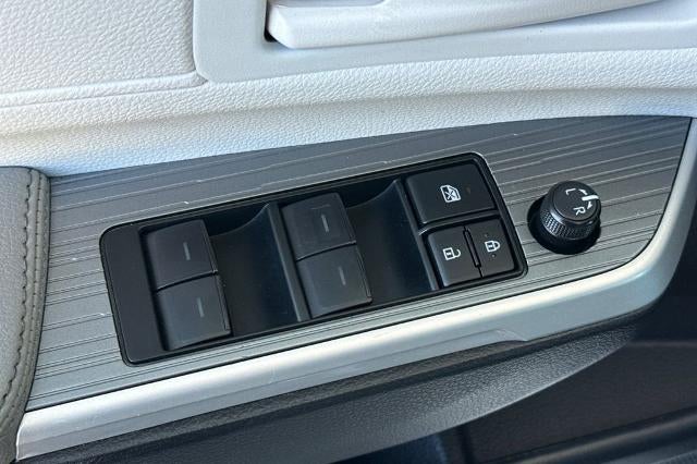 2025 Toyota Sienna LE