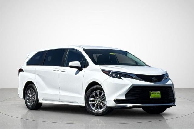 2025 Toyota Sienna LE