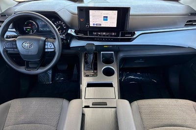 2025 Toyota Sienna LE