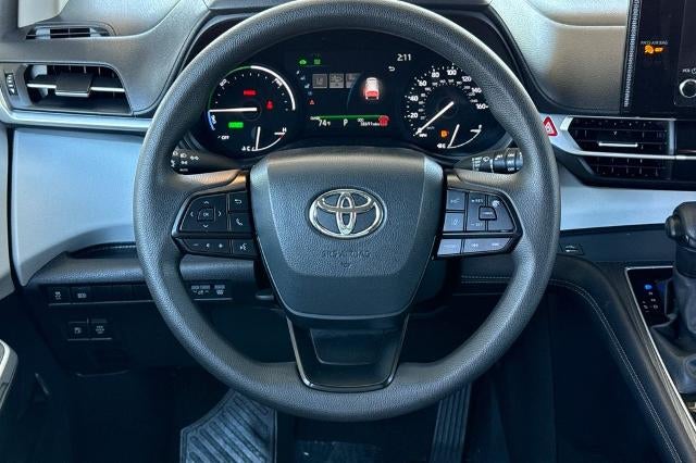 2025 Toyota Sienna LE