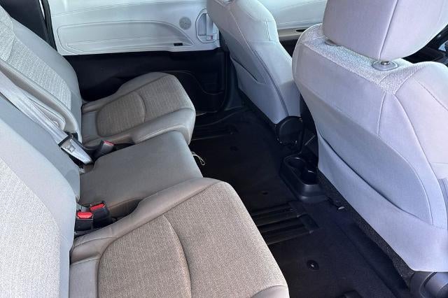2025 Toyota Sienna LE