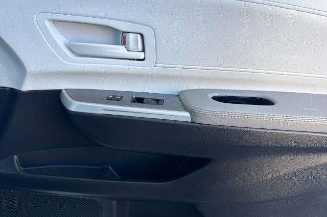 2025 Toyota Sienna LE