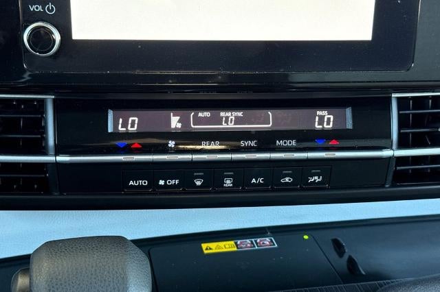 2025 Toyota Sienna LE