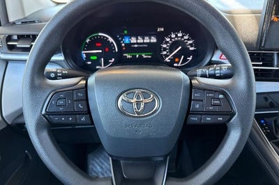 2025 Toyota Sienna LE