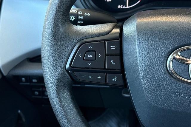 2025 Toyota Sienna LE